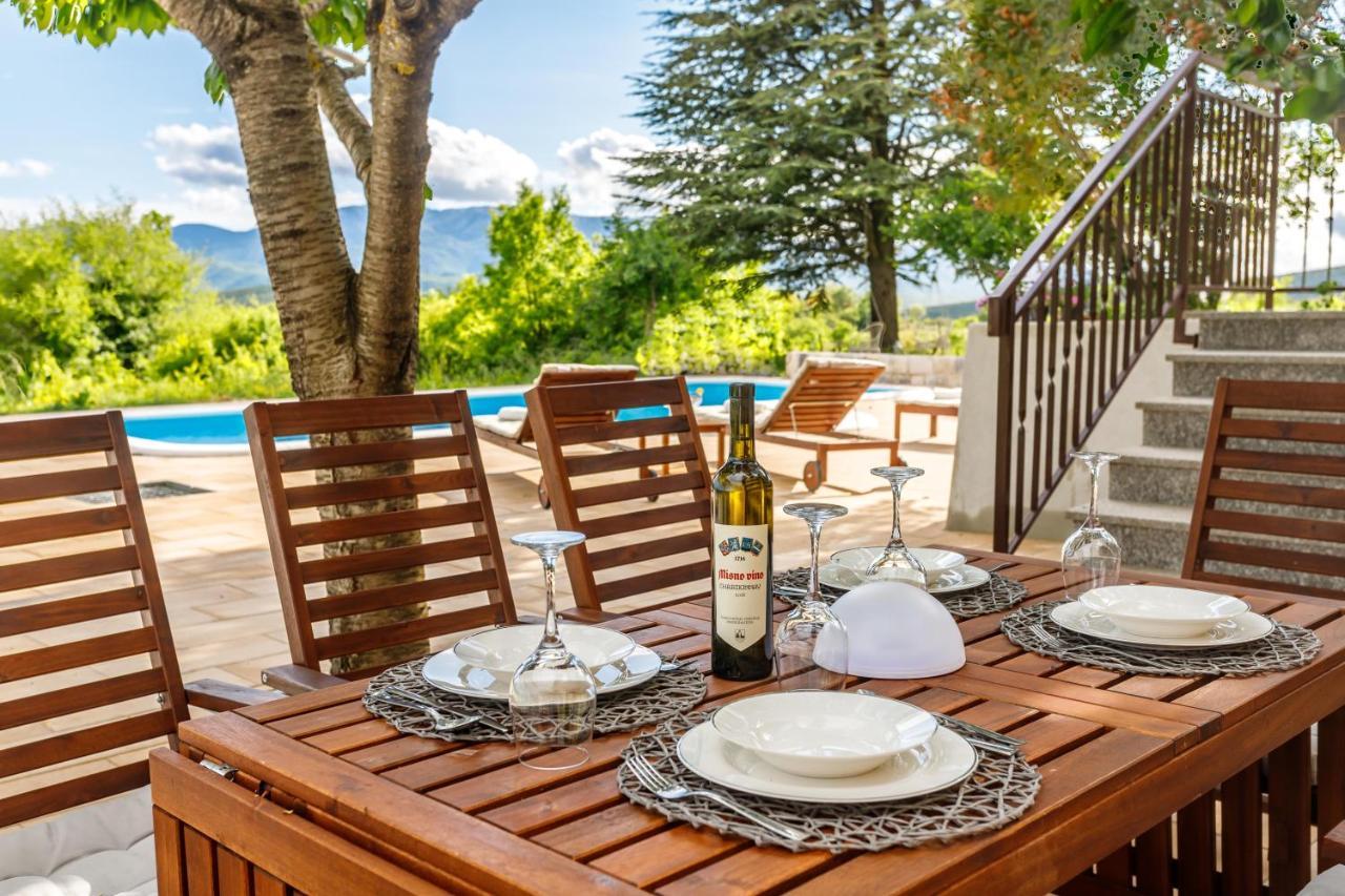 Casa Di Oliva-House With Heated Pool & Jacuzzi In Trilj, Croatiaヴィラ エクステリア 写真