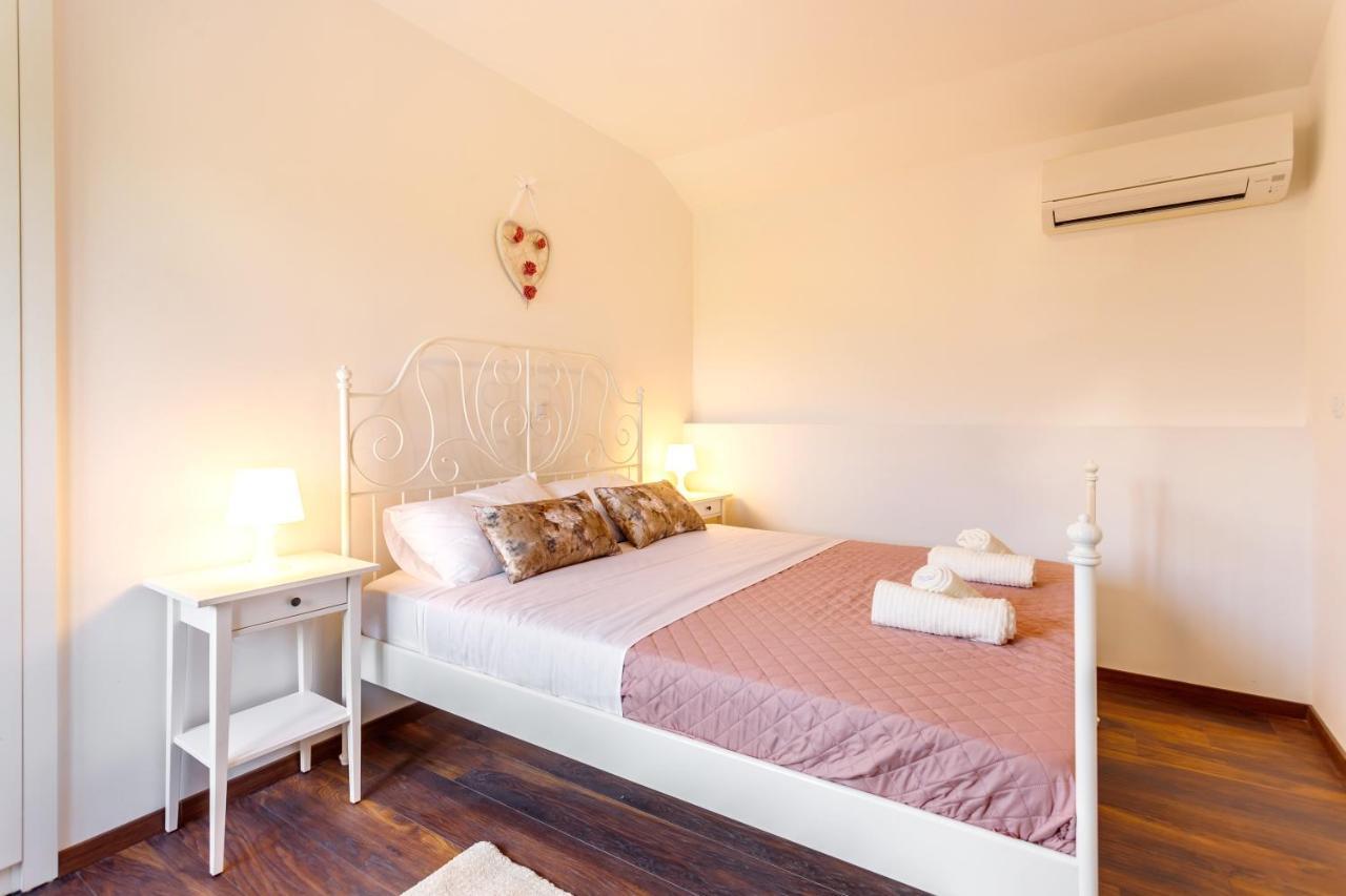 Casa Di Oliva-House With Heated Pool & Jacuzzi In Trilj, Croatiaヴィラ エクステリア 写真