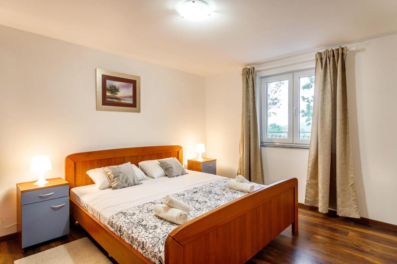 Casa Di Oliva-House With Heated Pool & Jacuzzi In Trilj, Croatiaヴィラ エクステリア 写真