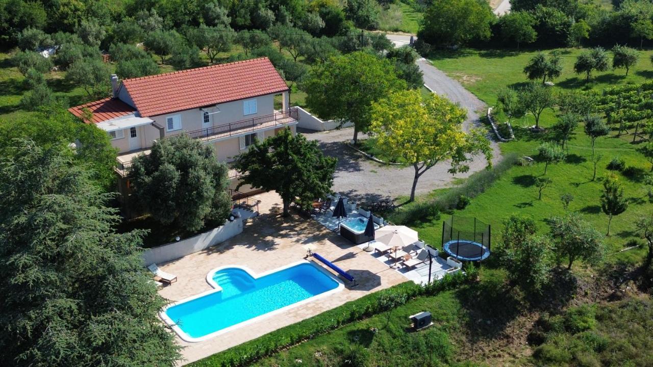 Casa Di Oliva-House With Heated Pool & Jacuzzi In Trilj, Croatiaヴィラ エクステリア 写真