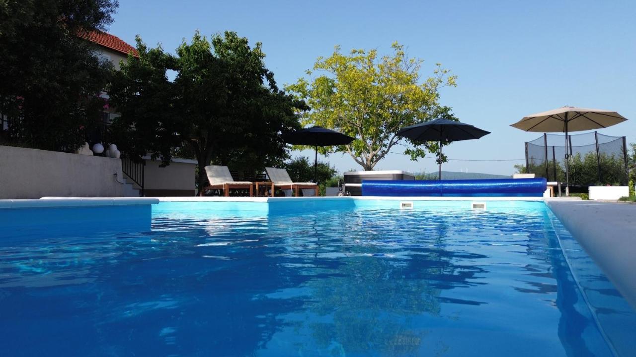 Casa Di Oliva-House With Heated Pool & Jacuzzi In Trilj, Croatiaヴィラ エクステリア 写真