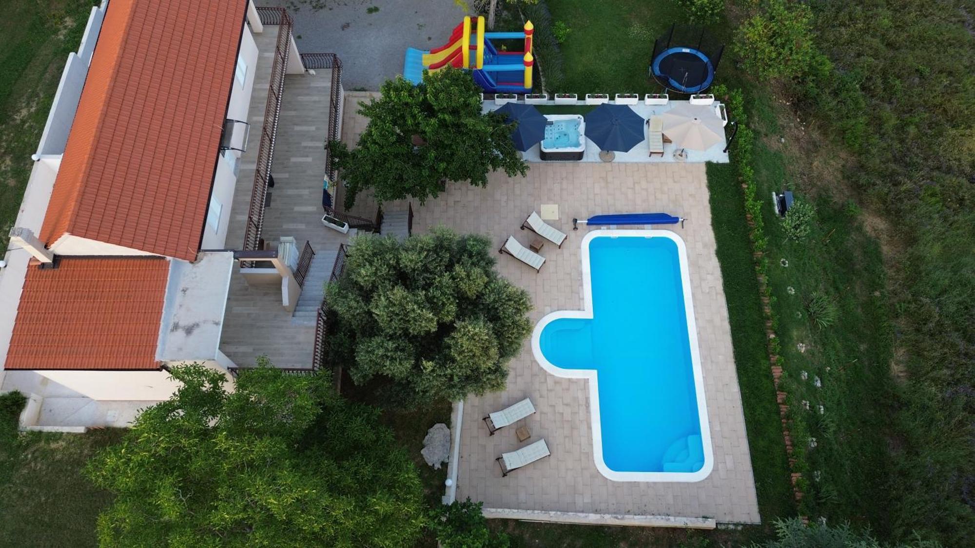 Casa Di Oliva-House With Heated Pool & Jacuzzi In Trilj, Croatiaヴィラ エクステリア 写真
